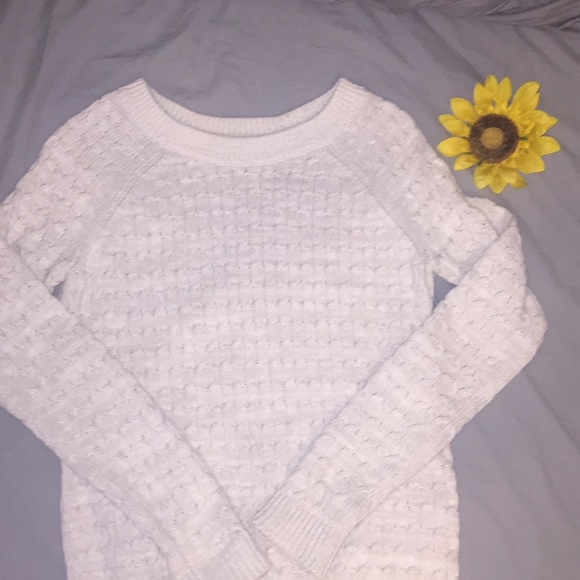 Old Navy Sweaters - 🌿TIMELESS knit